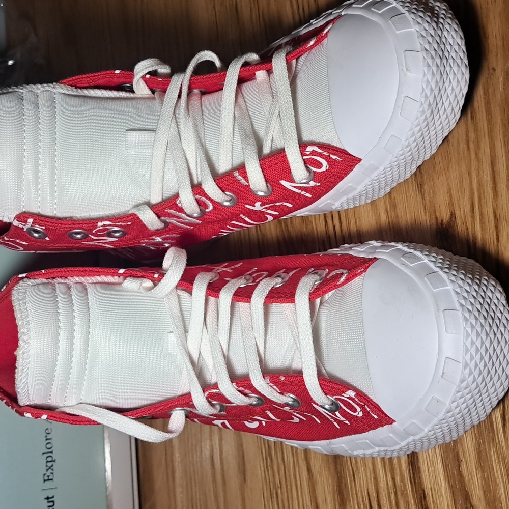 Converse Size 9 Mens/Women's 11 Red Sneakers